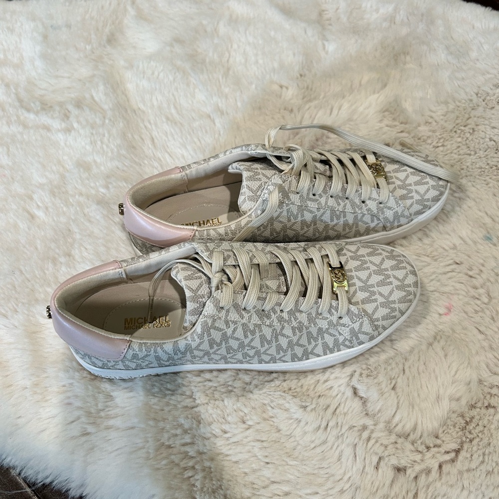 Michael Kors lace up shoes size 7 women’s